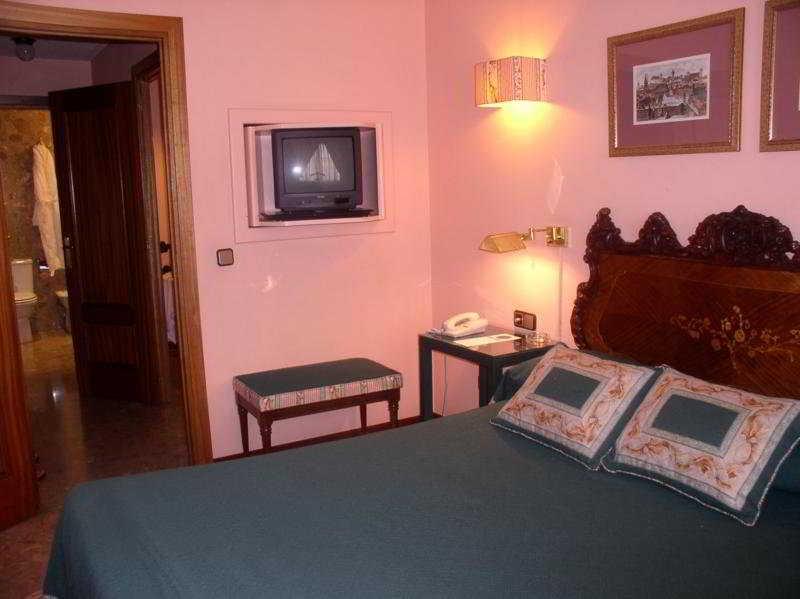 Foxa 25 Hotel Madrid Phòng bức ảnh