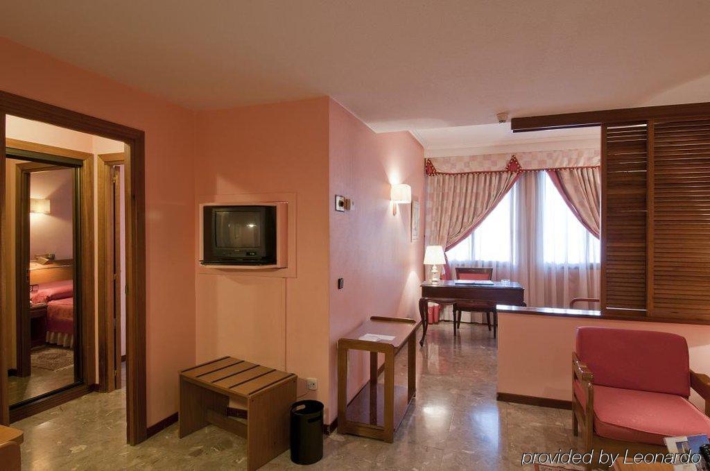 Foxa 25 Hotel Madrid Phòng bức ảnh